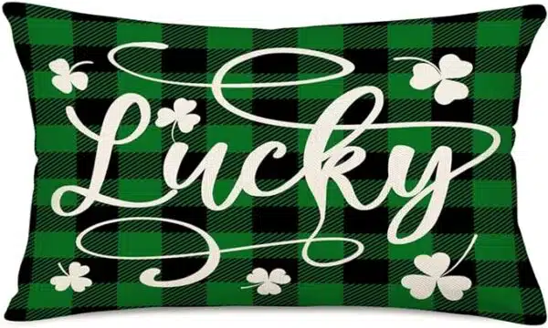 💬 🍀Score big green savings!🤑 Spruce up your home for St. Patricks Day with our 12x20 green buffalo plaid pillow covers. Lucky clovers and farmhouse charm 🌻 -70% off!