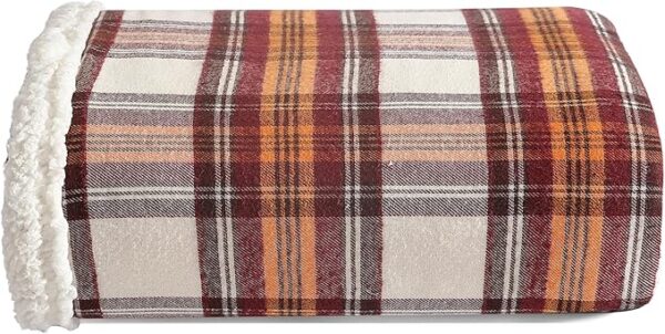 💬 🛏️ Get cozy with Eddie Bauer's reversible sherpa & fleece blanket! Perfect for lounging on the couch. 🛋️ 72% off in Edgewood Red!